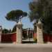 Foto 2. Ecco subito sulla destra la prima costruzione:  piccola ma suggestiva ed  oggi sede di un bed&breakfast 